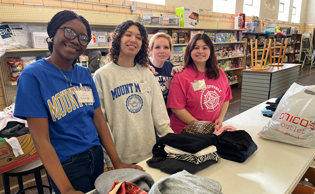 MMU students in Wellson thrift store